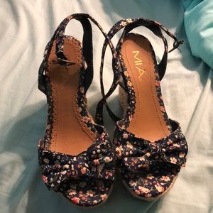 Floral wedges